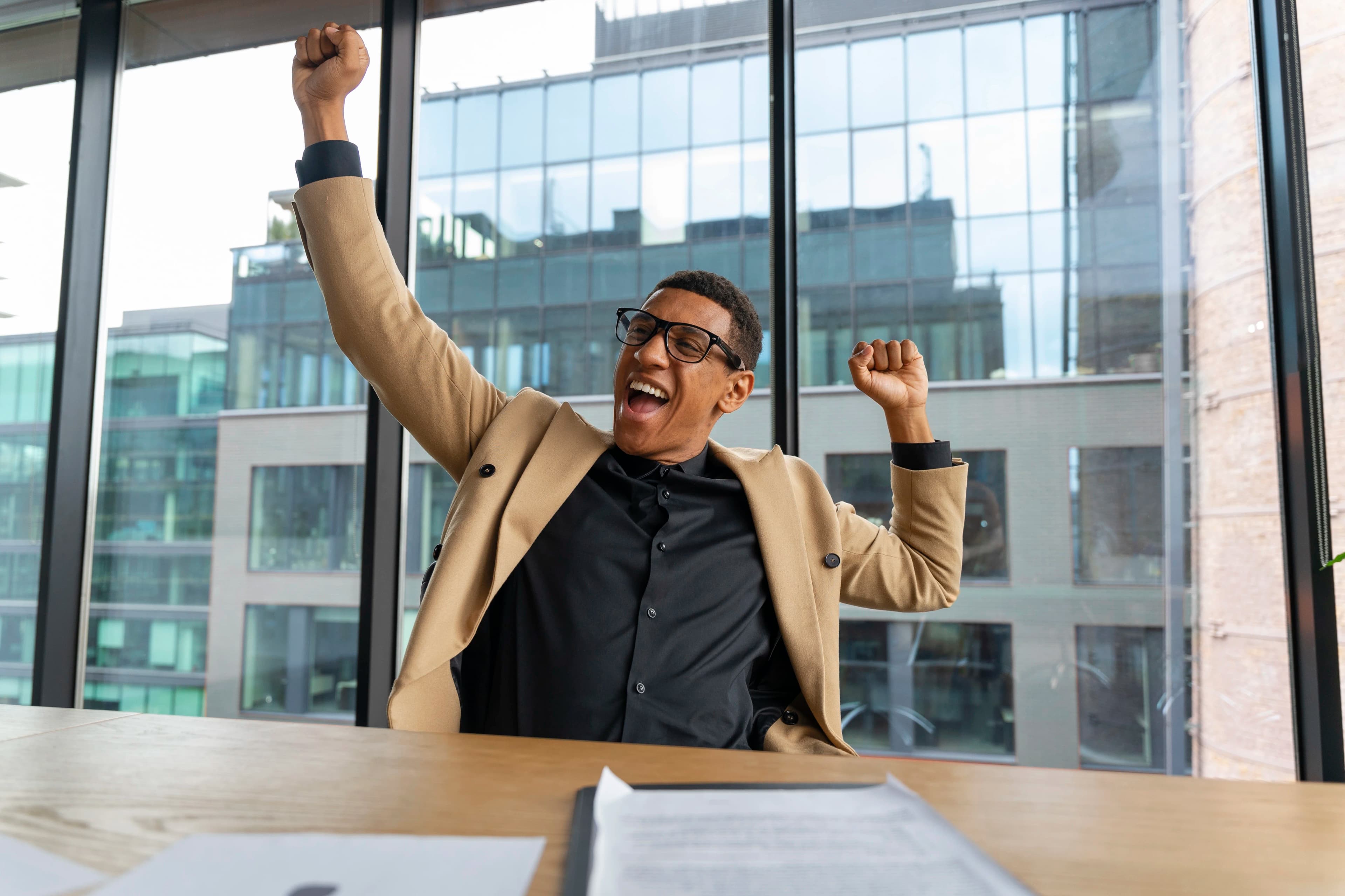 Servidores municipais recebem aumento salarial e gratificação