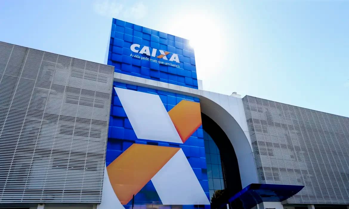 Servidores da Caixa podem ter jornada reduzida; saiba quem tem direito